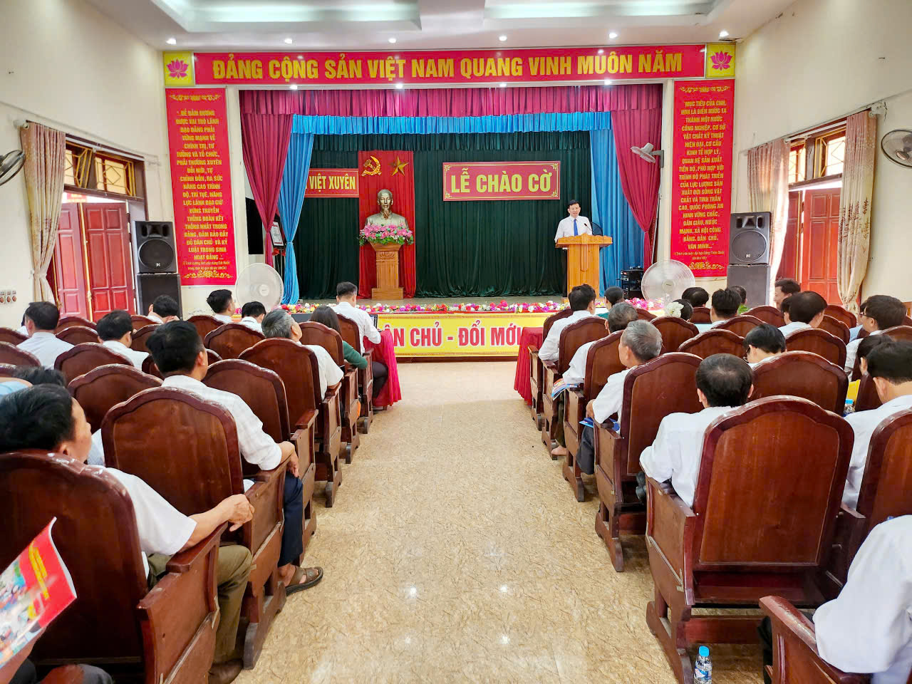 ĐẢNG ỦY – UBND XÃ VIỆT XUYÊN TỔ CHỨC LỄ CHÀO CỜ VÀ TRIỂN KHAI NHIỆM VỤ THÁNG 8 NĂM 2025