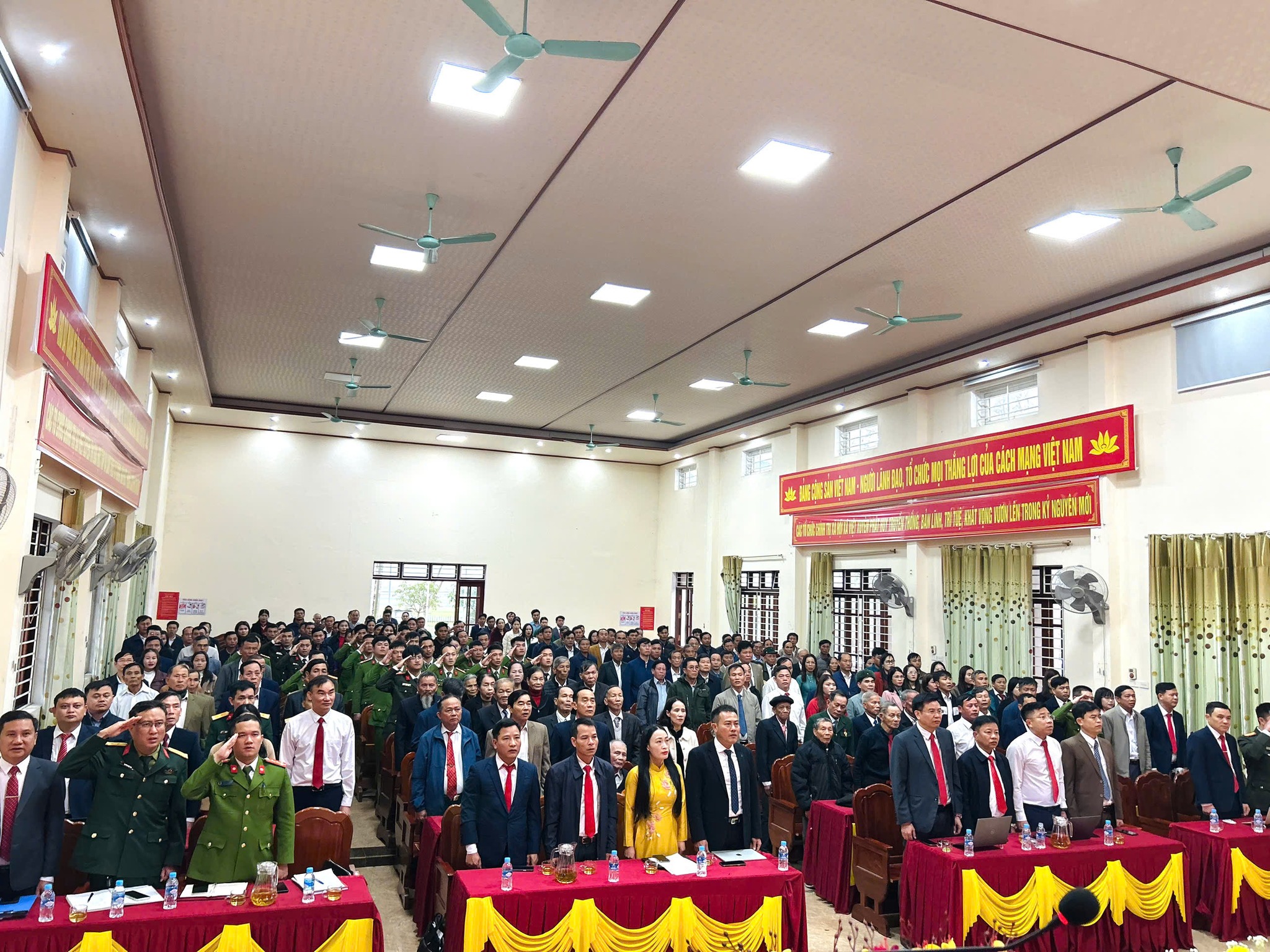 ĐẢNG ỦY, ỦY BAN NHÂN DÂN XÃ VIỆT XUYÊN TỔ CHỨC LỄ CHÀO CỜ THÁNG 02/2026; BÁO CÁO NHANH KẾT QUẢ ĐẠI HỘI XIV CỦA ĐẢNG; TRIỂN KHAI CHỈ THỊ 01-CT/TW VÀ NHIỆM VỤ TRỌNG TÂM QUÝ I/2026