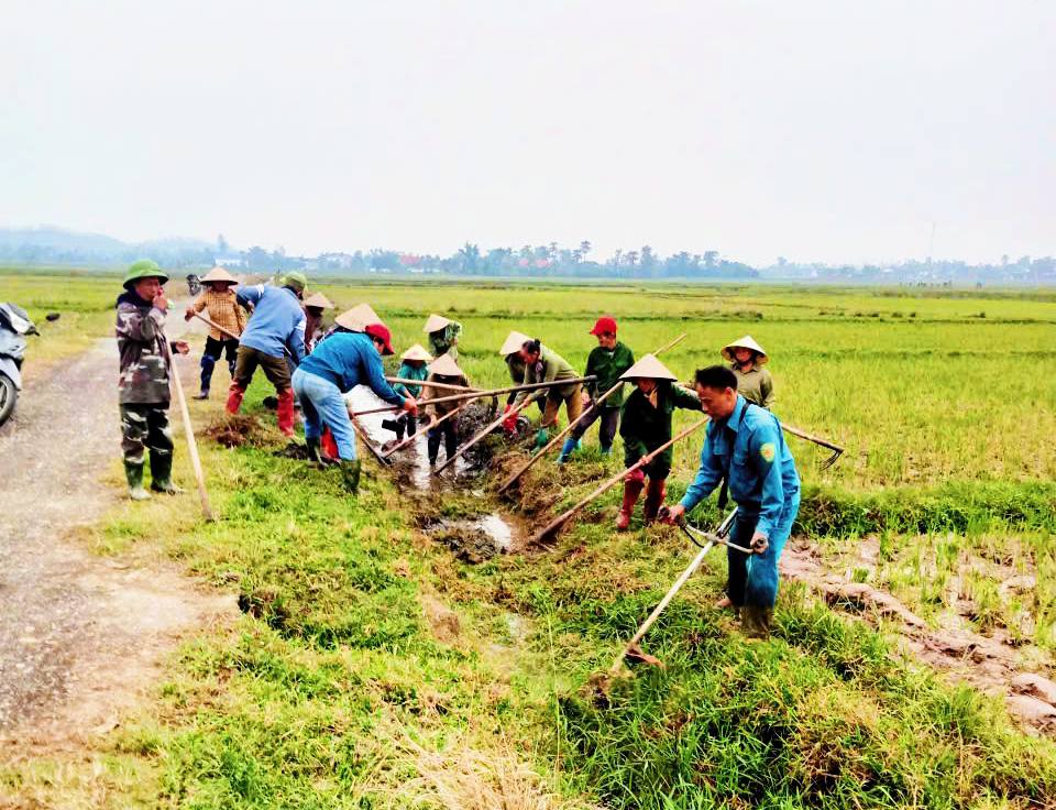 Khắp các thôn xóm xã Việt Xuyên tích cực nạo vét kênh mương, chủ động phục vụ sản xuất nông nghiệp